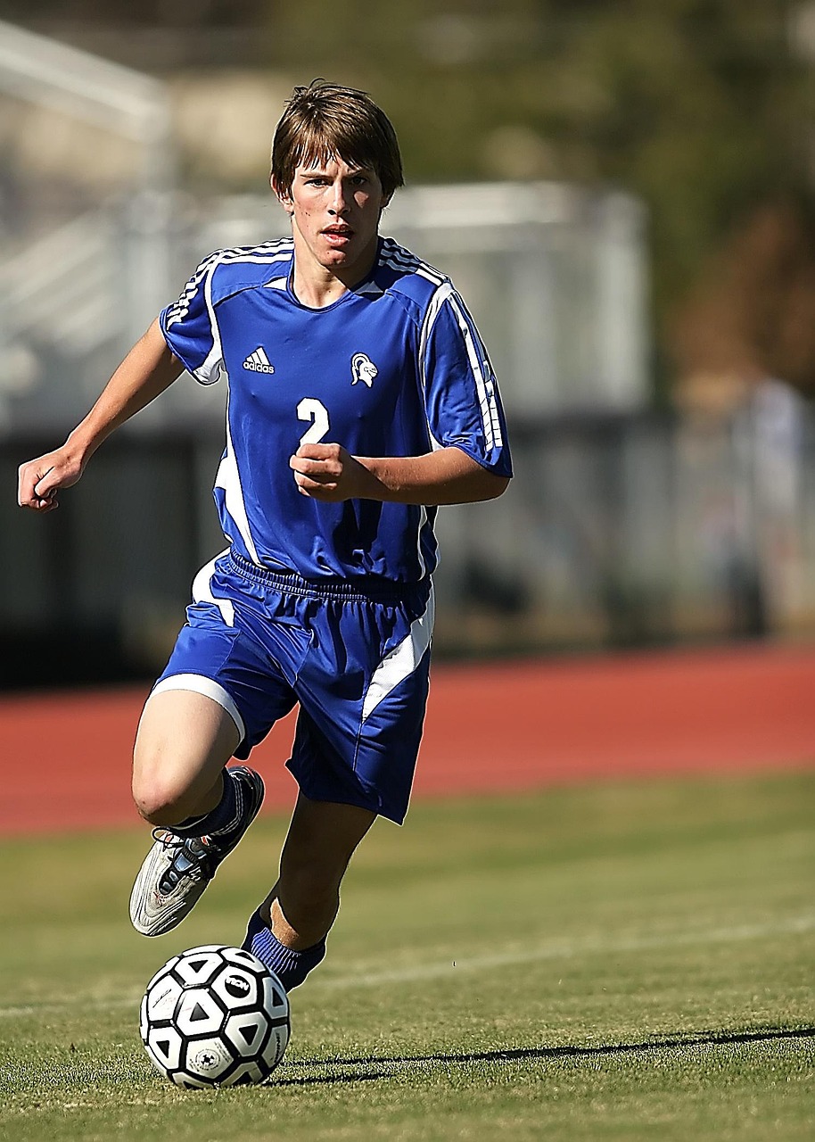 soccer, football, soccer player, football player, sport, ball, game, player, field, grass, boy, competition, action, nature, soccer ball, sports balls, kicking, football game, action photo, kick, attacker